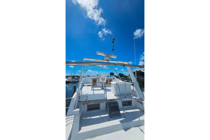 Slide: The Image of 1981 Sea Ranger 47 Pilothouse boat deck under clear blue sky. - 36
