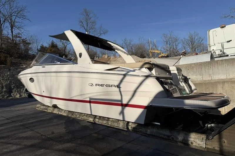Slide: The Image of 2014 Regal 2700 ES Bowrider boat on trailer, parked outdoors. - 6