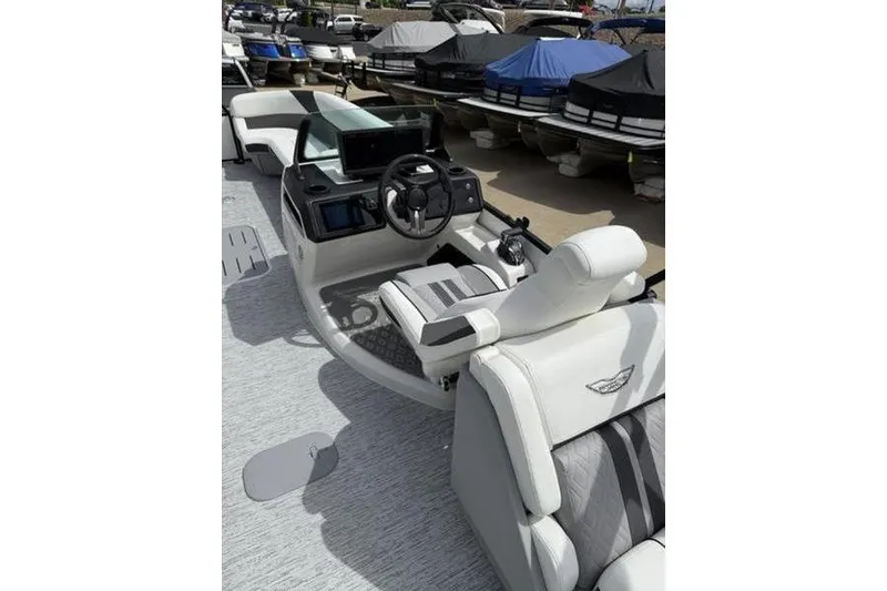 Slide: The Image of 2025 Bennington 26 MFB-SPT boat interior with modern helm and seating. - 19