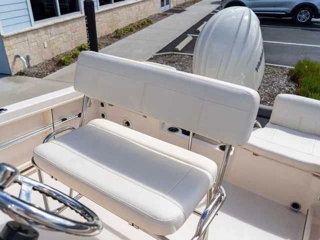 Slide: The Image of Grady-White Fisherman 180 2025 - 18