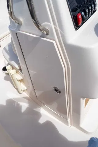 Slide: The Image of Grady-White Fisherman 180 2025 - 19