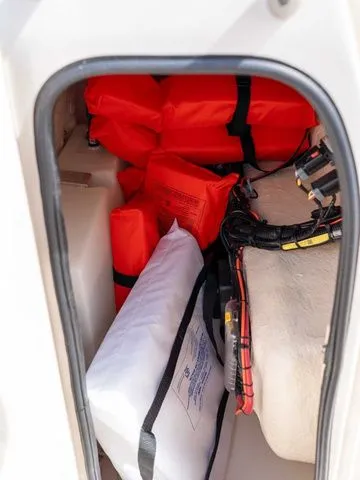 Slide: The Image of Grady-White Fisherman 180 2025 - 20