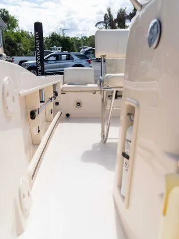 Slide: The Image of Grady-White Fisherman 180 2025 - 26