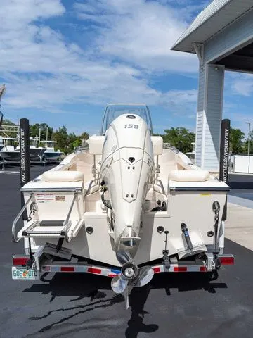 Slide: The Image of Grady-White Fisherman 180 2025 - 7