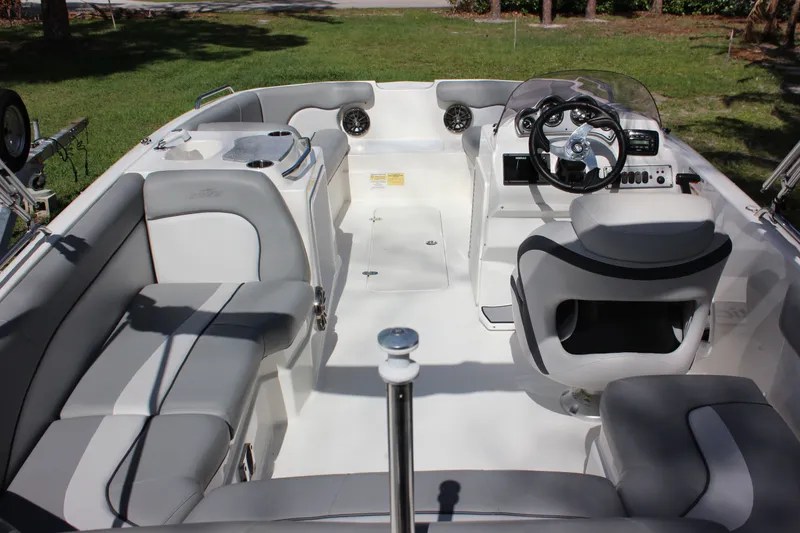 Slide: The Image of Interior of 2022 NauticStar 203 SC boat with gray seating. - 8