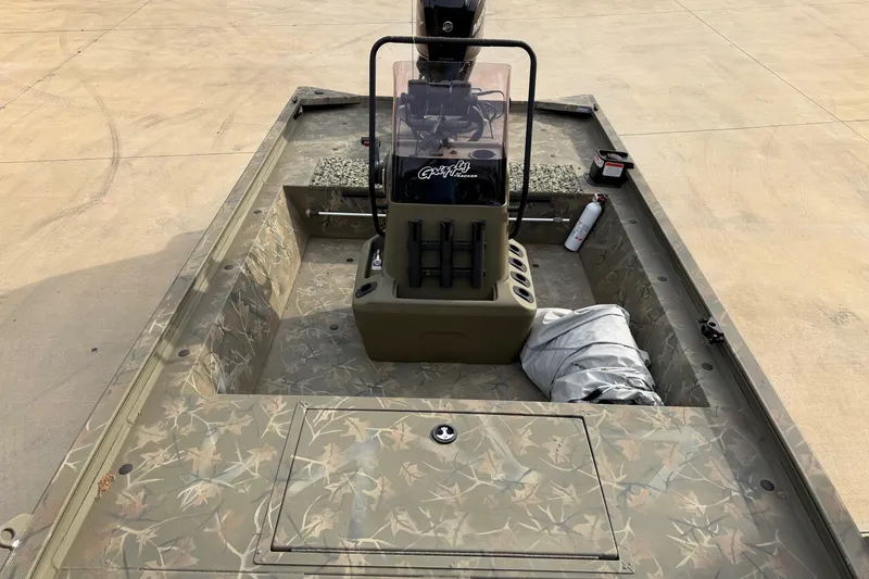 Slide: The Image of 2019 Tracker Grizzly 1860 CC Sportsman boat with camouflage interior and central console. - 5