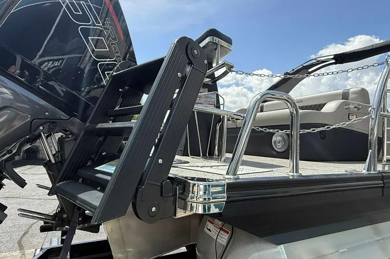 Slide: The Image of 2026 Barletta LUSSO 25UCAT boat with sleek ladder and modern design features. - 40