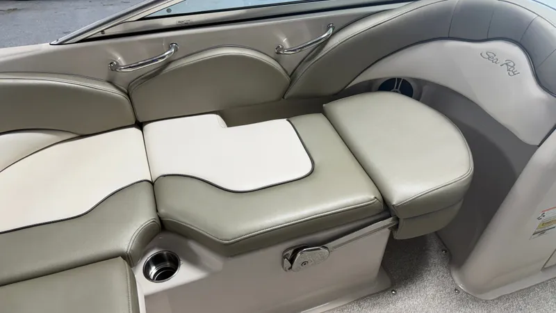 Slide: The Image of The 2007 Sea Ray 200 Sundeck features an elegant, cushioned bench seat with an integrated cup holder. - 29