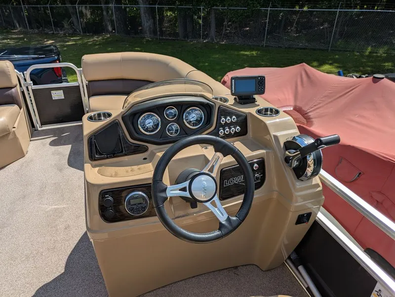 Slide: The Image of Lowe Ss 190 2019 - 6