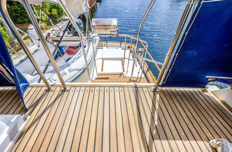 Slide: The Image of Grand Banks 49 Classic 1991 - 4