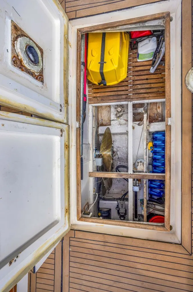 Slide: The Image of Grand Banks 49 Classic 1991 - 89