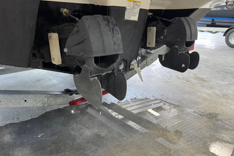 Slide: The Image of Rear view of 2007 Yamaha Boats SX230 HO jet propulsion system. - 10