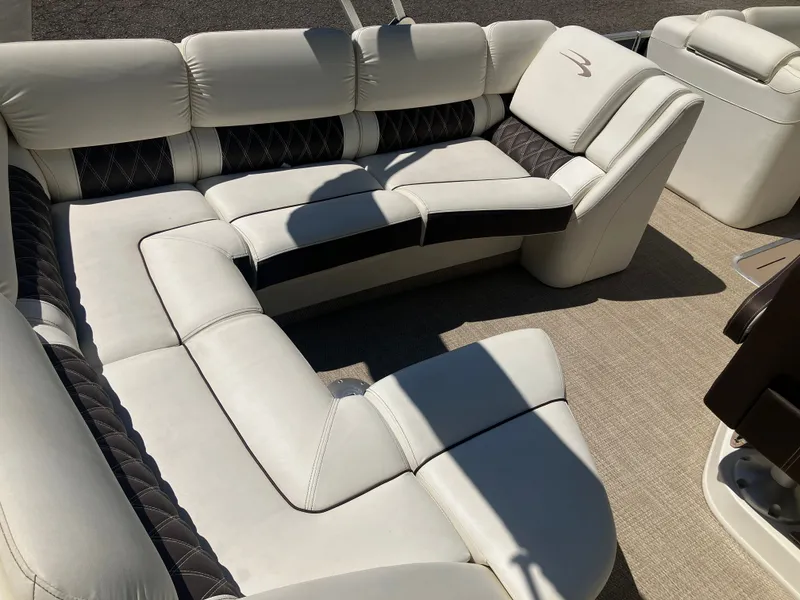 Slide: The Image of Luxurious seating in a 2019 Bennington 23 QLC pontoon boat. - 10