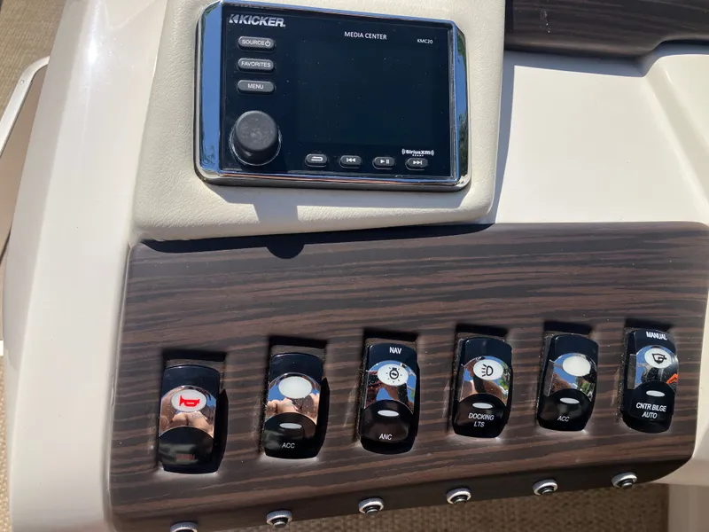 Slide: The Image of Dashboard of a 2019 Bennington 23 QLC boat. - 14