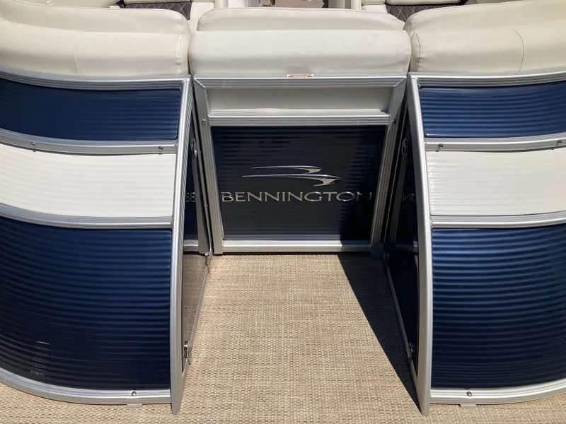 Slide: The Image of Bennington 23 QLC 2019 pontoon boat with blue and white details. - 18
