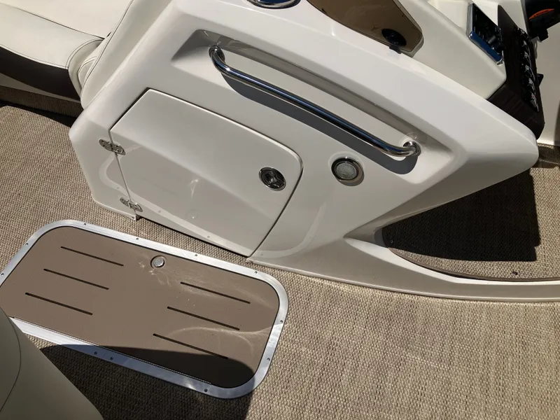 Slide: The Image of Interior of a 2019 Bennington 23 QLC boat with carpeted flooring. - 20