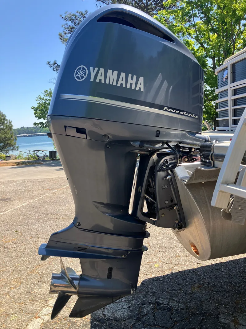 Slide: The Image of Yamaha outboard motor on a 2019 Bennington 23 QLC boat. - 23