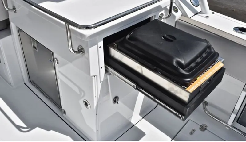 Slide: The Image of Blackfin 272 DC 2019 with pull-out grill in cockpit. - 15