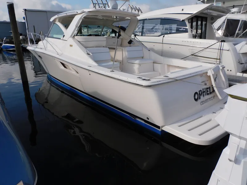 The Image of Tiara 36 Coronet 2013 - 0