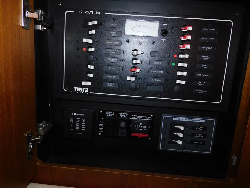 Slide: The Image of Tiara 36 Coronet 2013 - 68