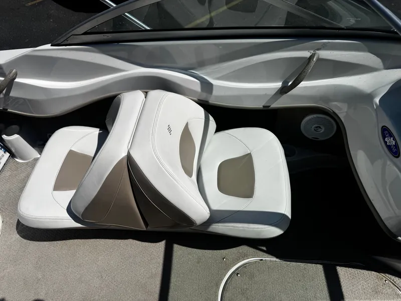 Slide: The Image of Interior of a 2006 Four Winns 180 Horizon boat with white seats. - 10