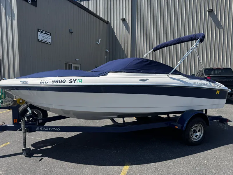Slide: The Image of 2006 Four Winns 180 Horizon boat on trailer, side view. - 20