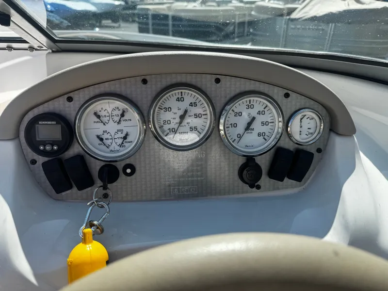 Slide: The Image of Dashboard of a 2006 Four Winns 180 Horizon boat. - 9