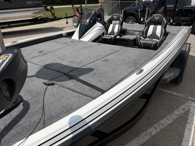 Slide: The Image of Phoenix Bass Boat 921 Elite X 2026 - 13