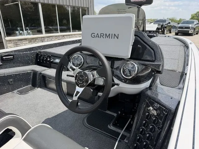 Slide: The Image of Phoenix Bass Boat 921 Elite X 2026 - 6