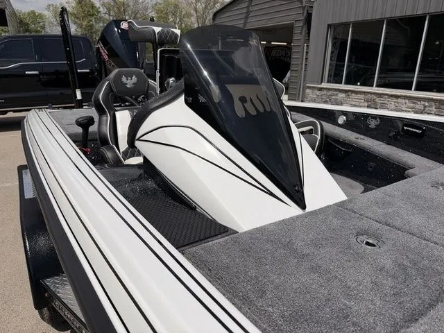 Slide: The Image of Phoenix Bass Boat 921 Elite X 2026 - 9