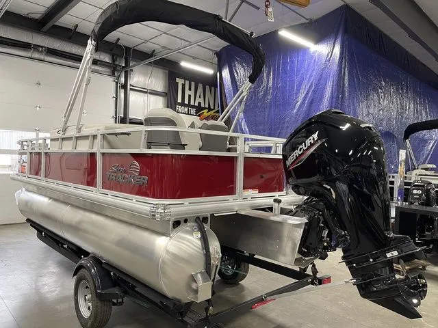Slide: The Image of Sun Tracker Bass Buggy 18 DLX 2026 - 10