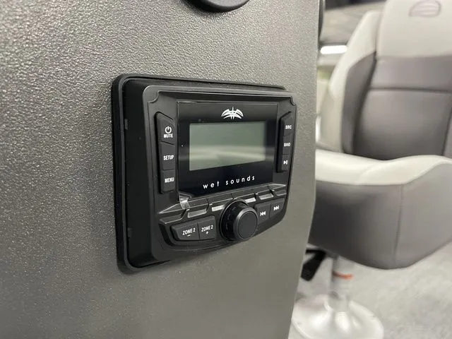 Slide: The Image of Sun Tracker Bass Buggy 18 DLX 2026 - 19
