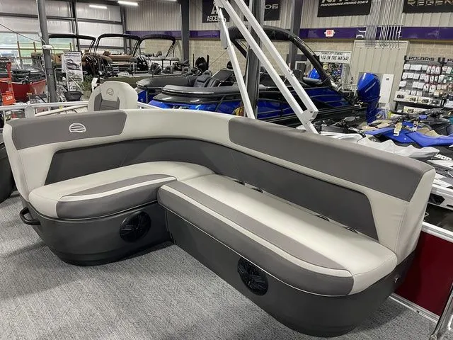 Slide: The Image of Sun Tracker Bass Buggy 18 DLX 2026 - 20