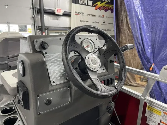 Slide: The Image of Sun Tracker Bass Buggy 18 DLX 2026 - 22