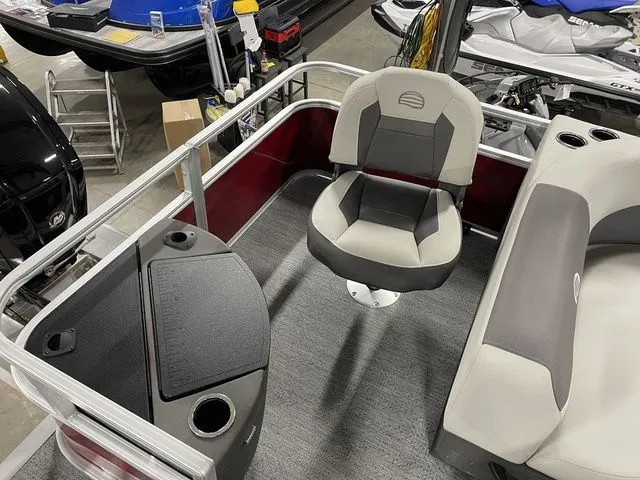 Slide: The Image of Sun Tracker Bass Buggy 18 DLX 2026 - 25