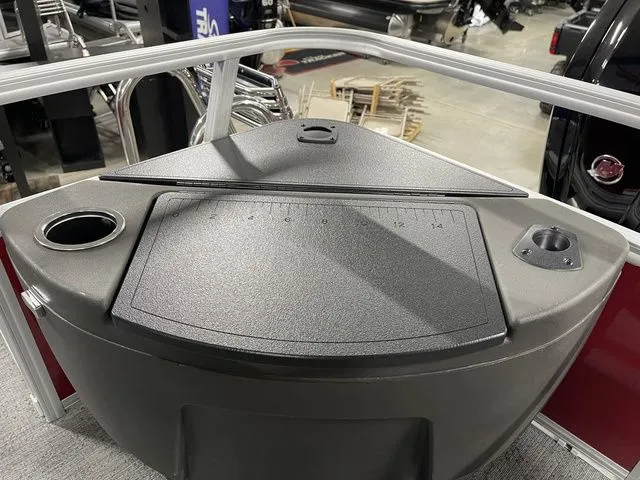 Slide: The Image of Sun Tracker Bass Buggy 18 DLX 2026 - 26