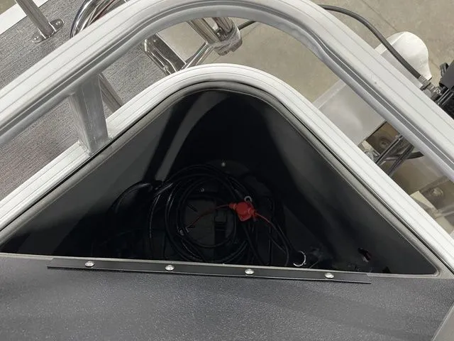 Slide: The Image of Sun Tracker Bass Buggy 18 DLX 2026 - 28