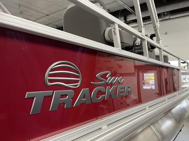 Slide: The Image of Sun Tracker Bass Buggy 18 DLX 2026 - 6