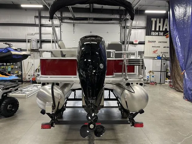Slide: The Image of Sun Tracker Bass Buggy 18 DLX 2026 - 8