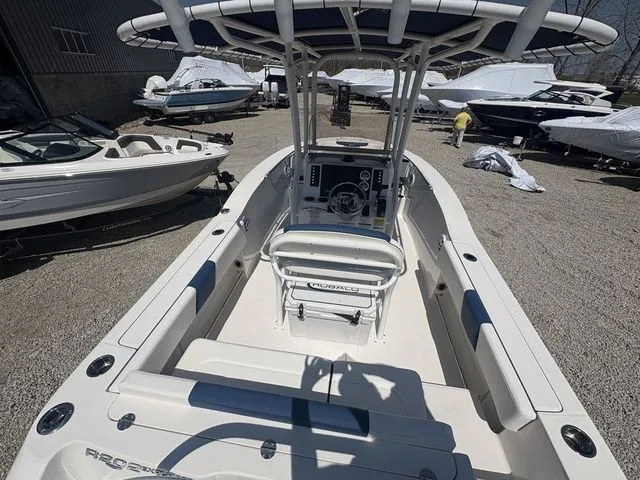 Slide: The Image of Robalo R202 Explorer 2026 - 11