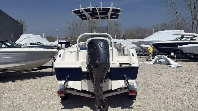 Slide: The Image of Robalo R202 Explorer 2026 - 3