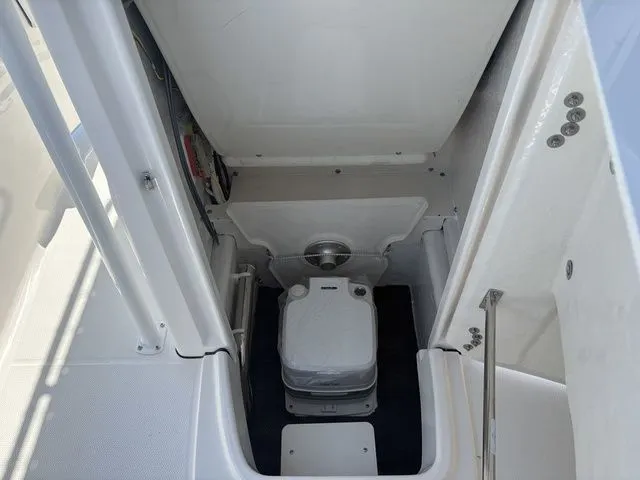 Slide: The Image of Robalo R202 Explorer 2026 - 7