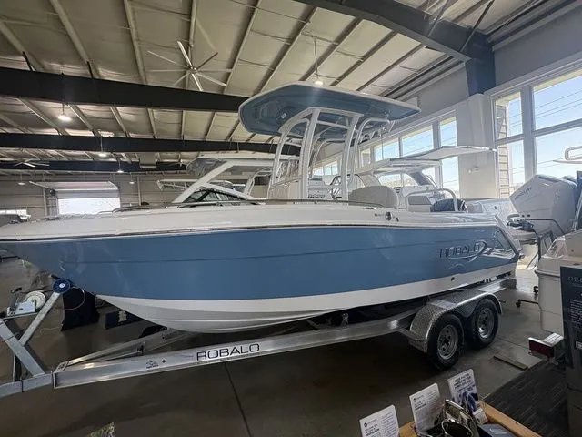 Slide: The Image of Robalo R222 Explorer 2026 - 10