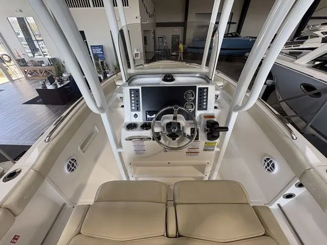 Slide: The Image of Robalo R222 Explorer 2026 - 3