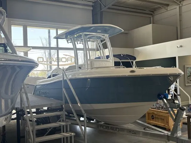 Slide: The Image of Robalo R222 Explorer 2026 - 6