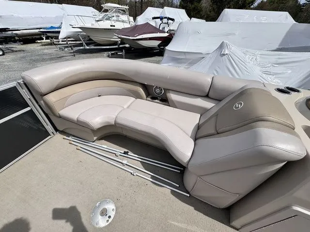 Slide: The Image of Starcraft Stardeck 216 Cruise W/60HP Mercury Bigfoot & Trail 2014 - 13