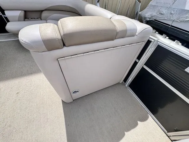 Slide: The Image of Starcraft Stardeck 216 Cruise W/60HP Mercury Bigfoot & Trail 2014 - 15