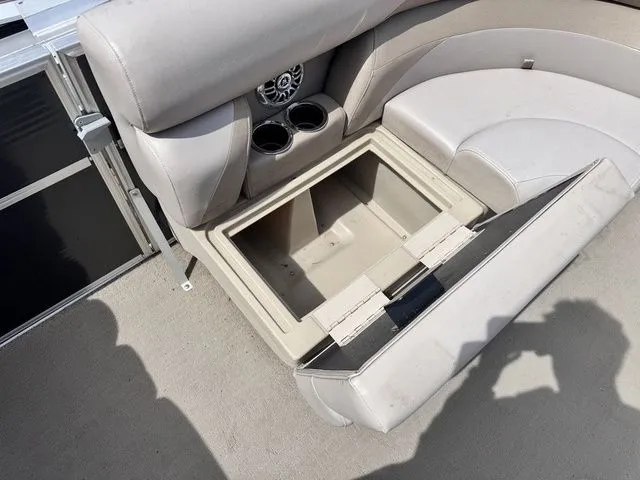 Slide: The Image of Starcraft Stardeck 216 Cruise W/60HP Mercury Bigfoot & Trail 2014 - 21