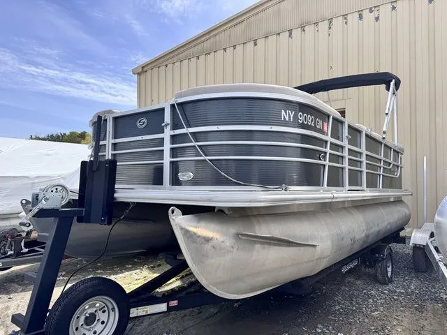 Slide: The Image of Starcraft Stardeck 216 Cruise W/60HP Mercury Bigfoot & Trail 2014 - 3