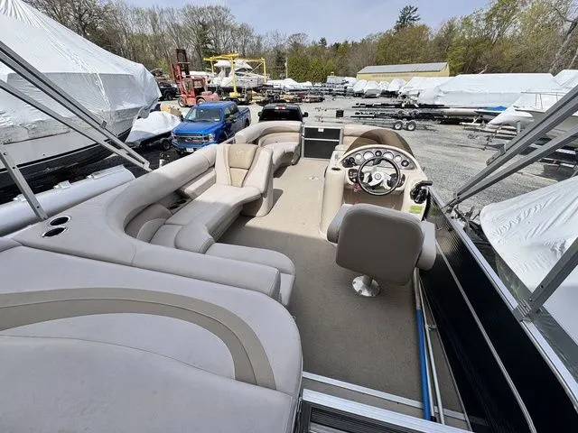 Slide: The Image of Starcraft Stardeck 216 Cruise W/60HP Mercury Bigfoot & Trail 2014 - 5